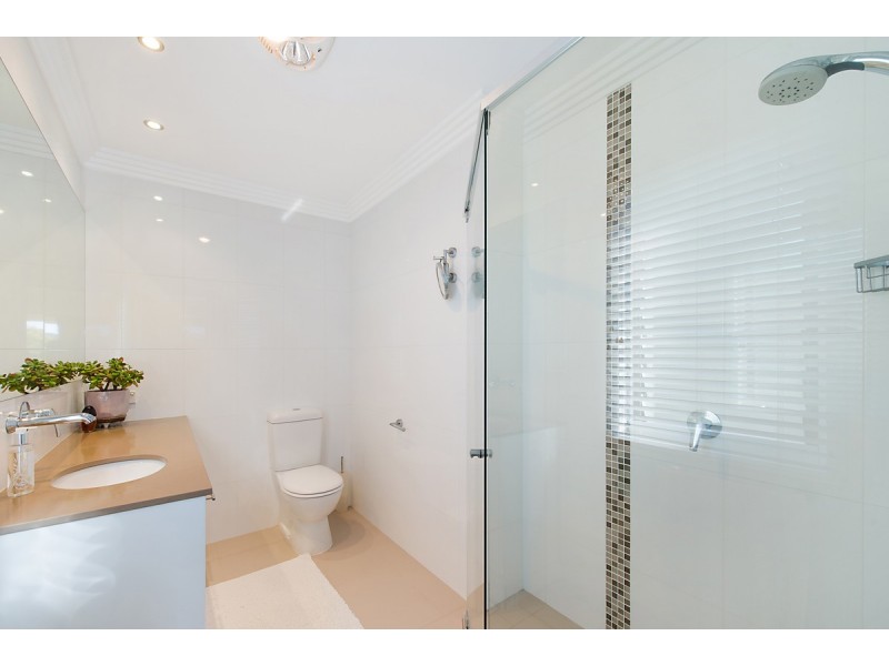 4 Pavo Street, Camp Hill QLD 4152