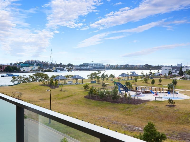 335/16 Waterline Crescent, Bulimba QLD 4171