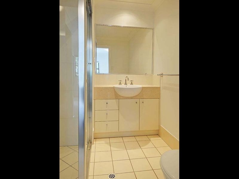 4/120 Commercial Road, Teneriffe QLD 4005