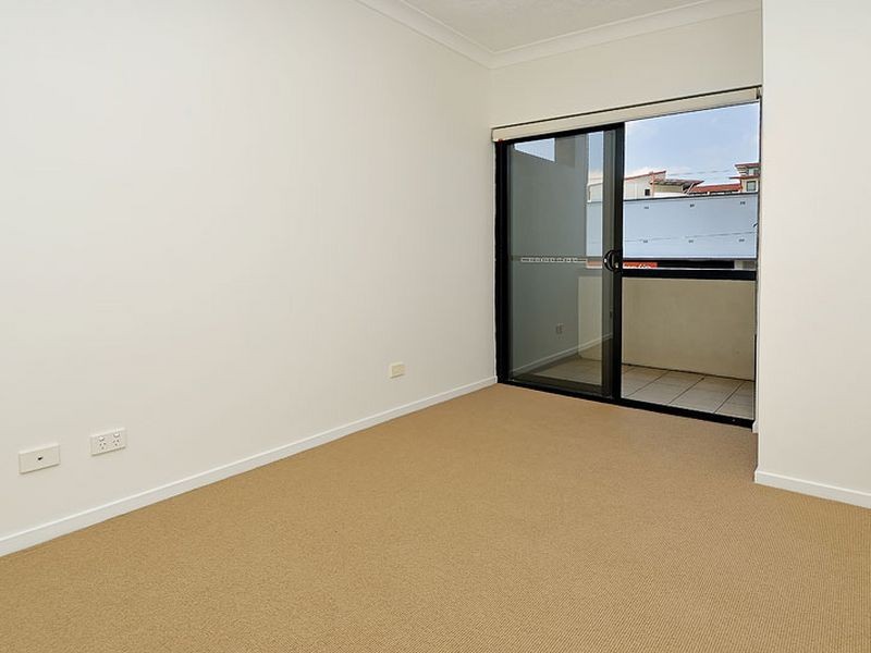 4/120 Commercial Road, Teneriffe QLD 4005