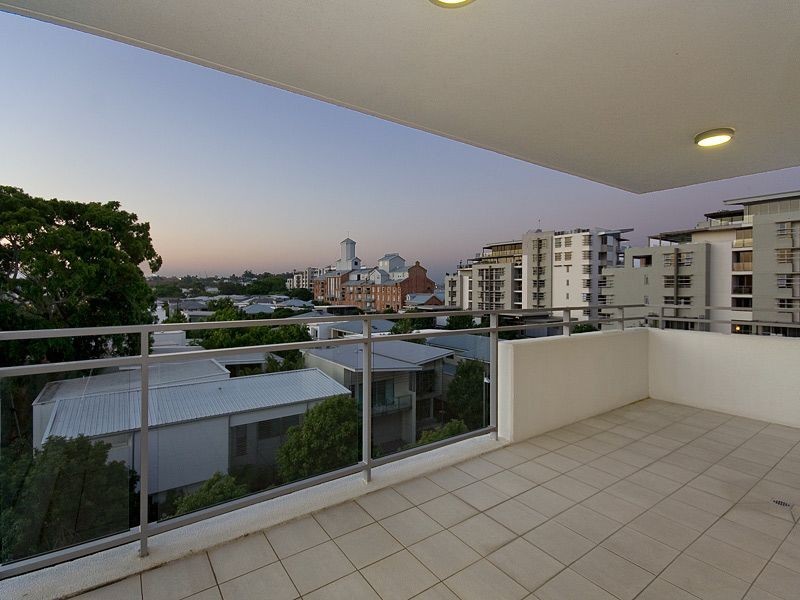 4511/30 Hollins Cres, New Farm QLD 4005