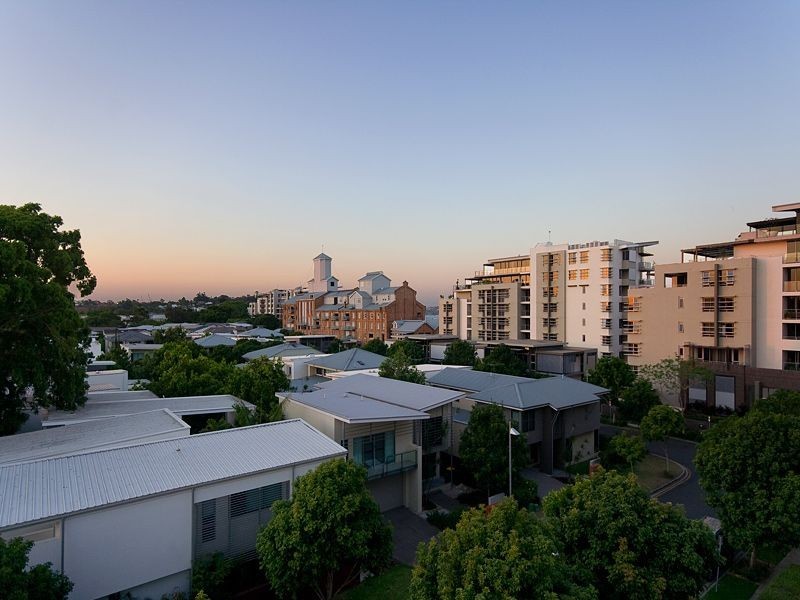 4511/30 Hollins Cres, New Farm QLD 4005