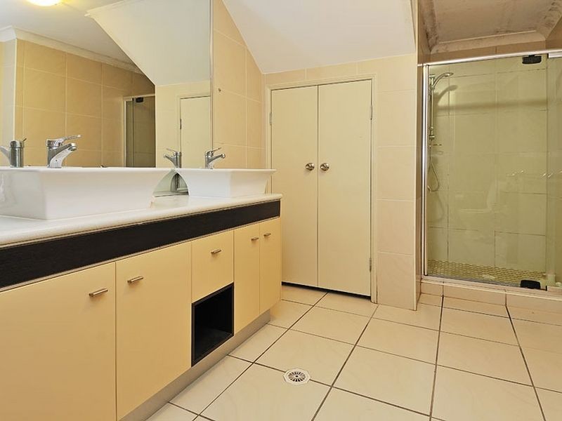 2/550 Brunswick Street, New Farm QLD 4005