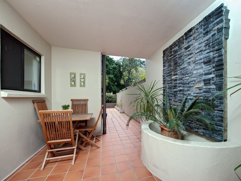 2/9 Newstead Avenue, Newstead QLD 4006