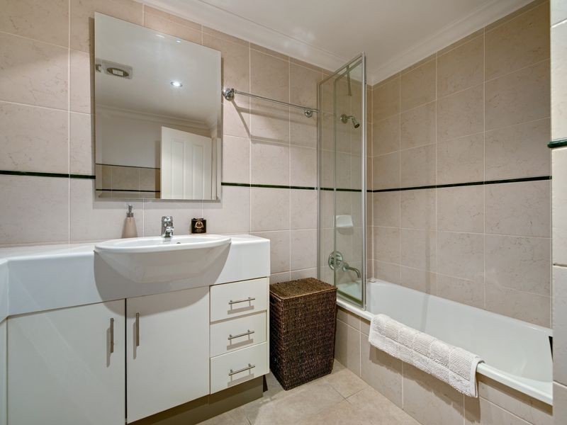 2/9 Newstead Avenue, Newstead QLD 4006