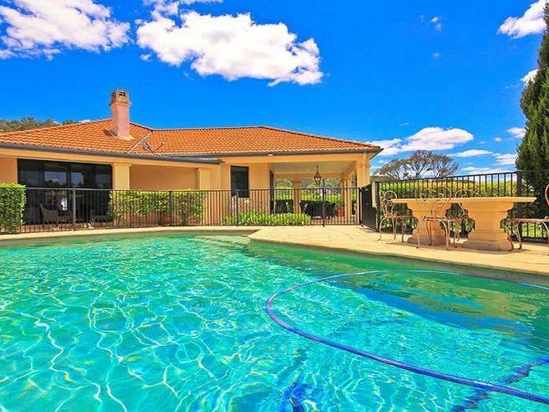 4 Autumnwood Court, Samford Valley QLD 4520