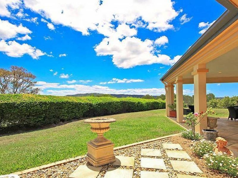 4 Autumnwood Court, Samford Valley QLD 4520