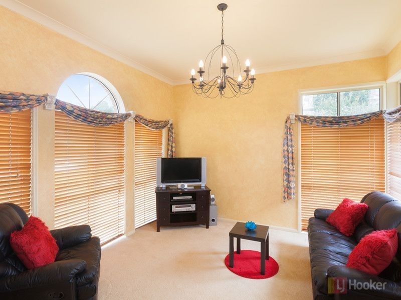 4 Angel Court, Eatons Hill QLD 4037