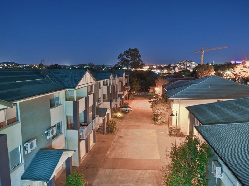 Townhouse Kingfisher Lane, East Brisbane QLD 4169