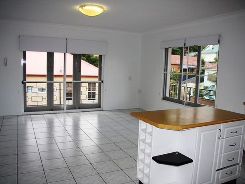 8/136 Kingsford Smith Drive, Hamilton QLD 4007