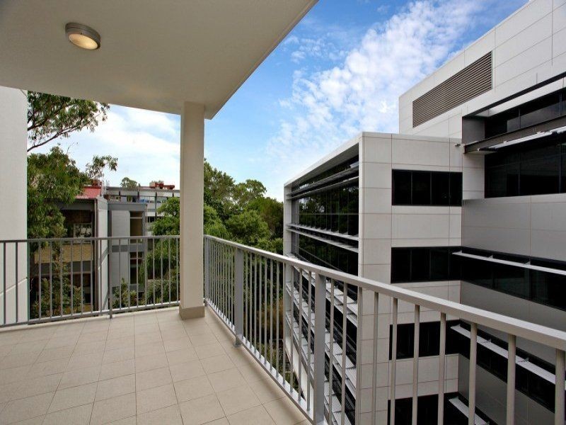 215/23 Robinson Place, Kelvin Grove QLD 4059