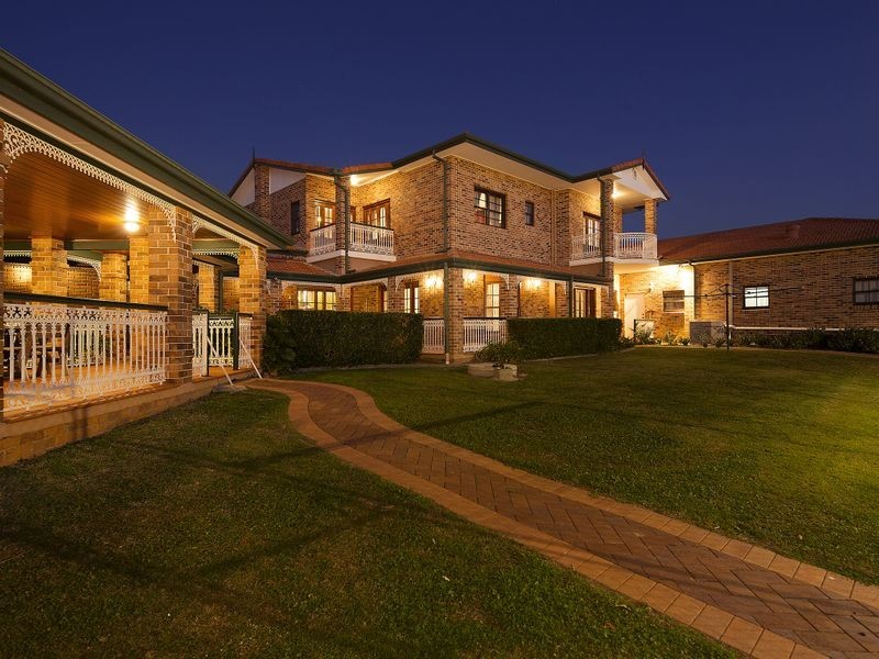 16 Neville Road, Bridgeman Downs QLD 4035