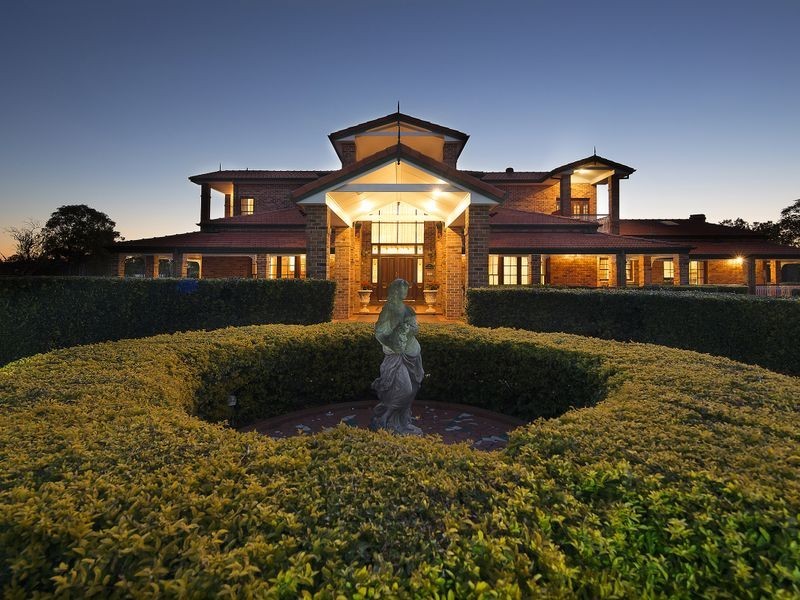 16 Neville Road, Bridgeman Downs QLD 4035