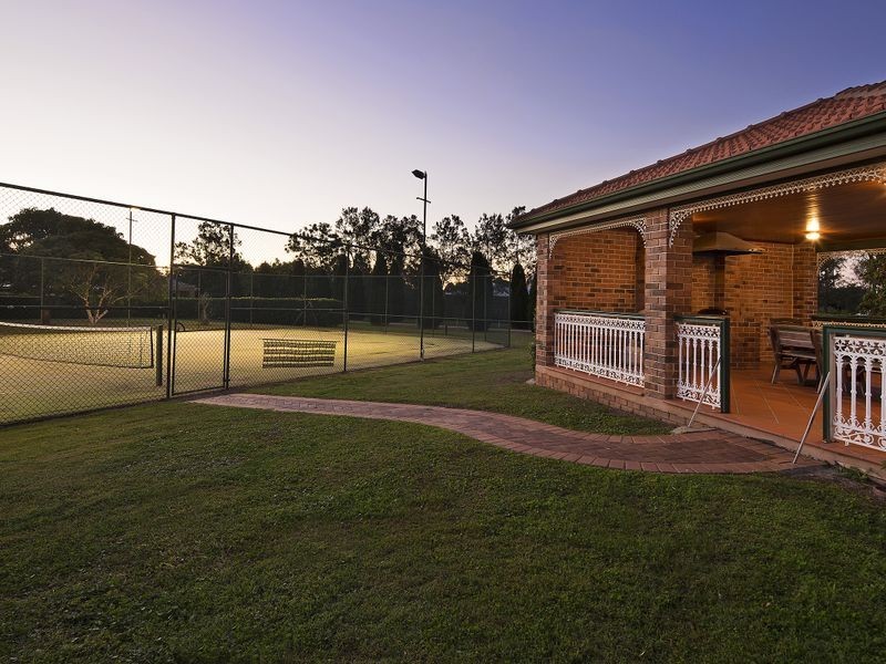 16 Neville Road, Bridgeman Downs QLD 4035