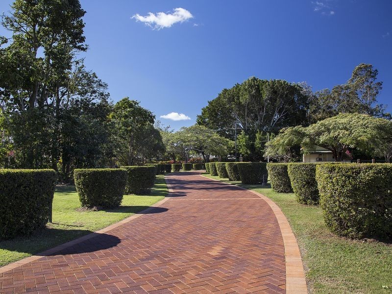 16 Neville Road, Bridgeman Downs QLD 4035