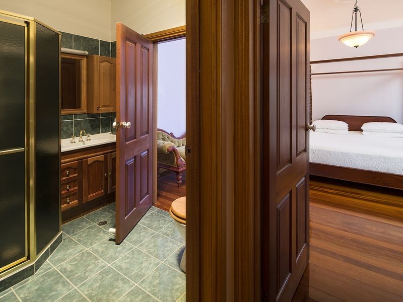 16 Neville Road, Bridgeman Downs QLD 4035