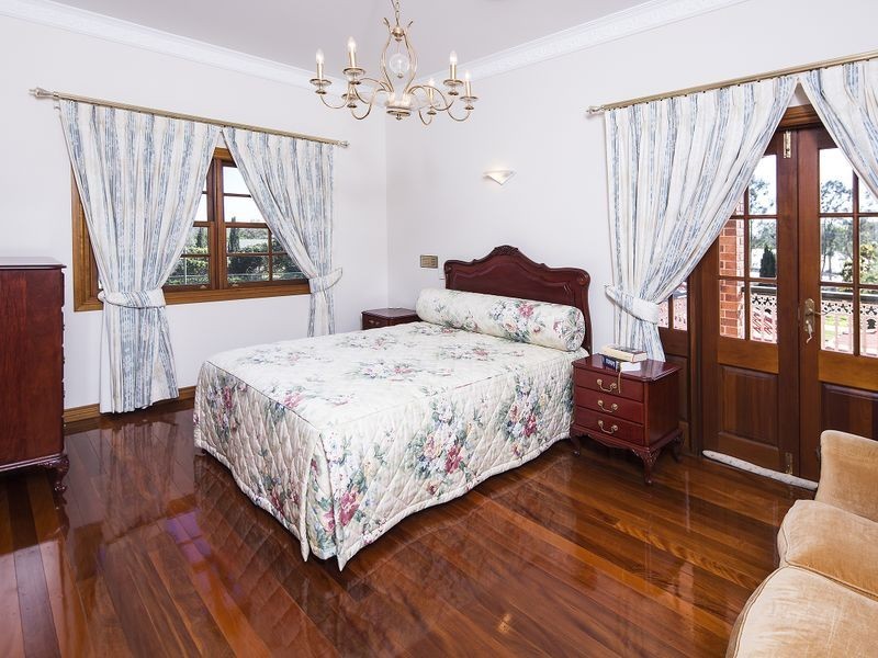 16 Neville Road, Bridgeman Downs QLD 4035