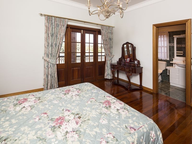 16 Neville Road, Bridgeman Downs QLD 4035