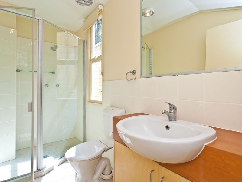 6 Carlton Street, Highgate Hill QLD 4101