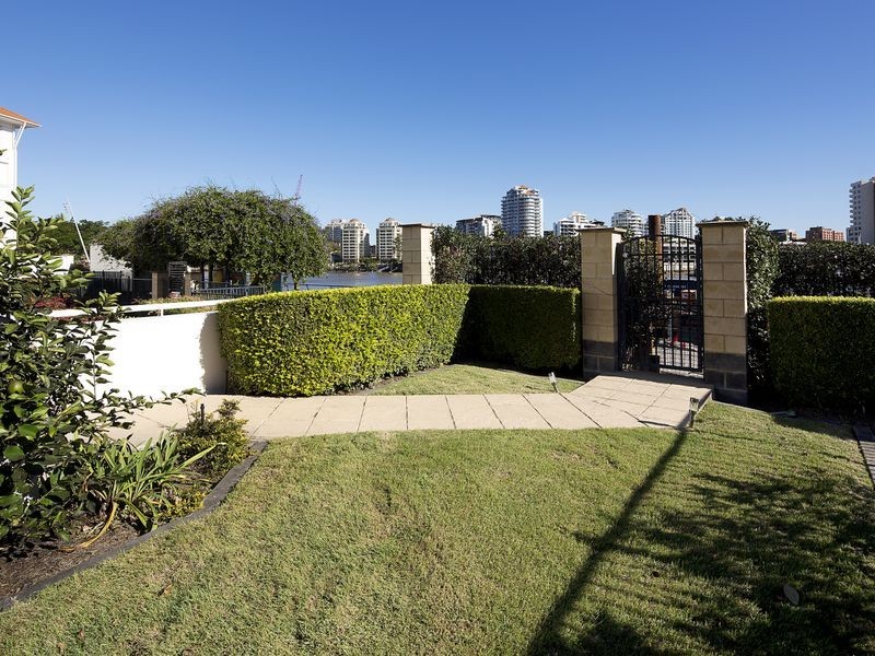 9/6 Merthyr Road, New Farm QLD 4005