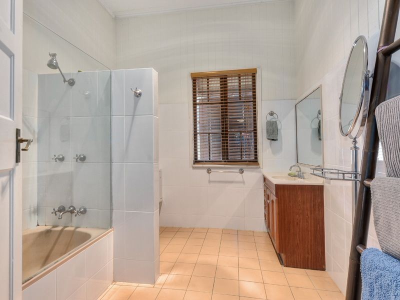 34 Nudgee Road, Hamilton QLD 4007
