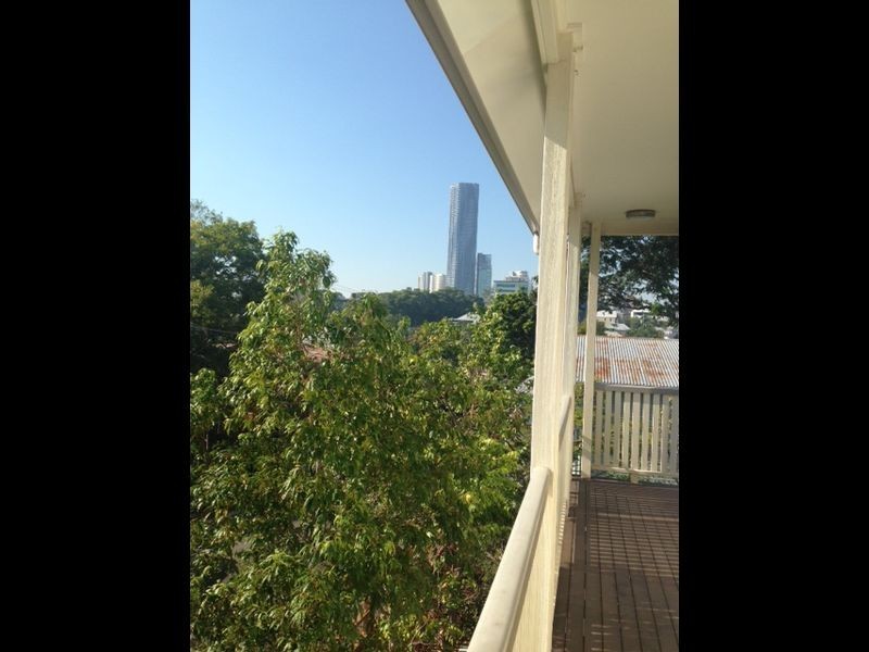 43 York Parade, Spring Hill QLD 4000