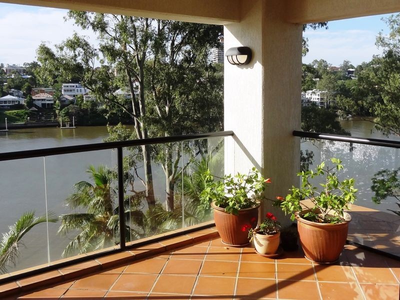 9/172 Macquarie Street, St Lucia QLD 4067