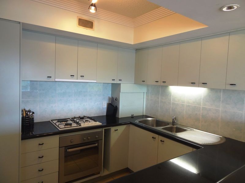 9/172 Macquarie Street, St Lucia QLD 4067