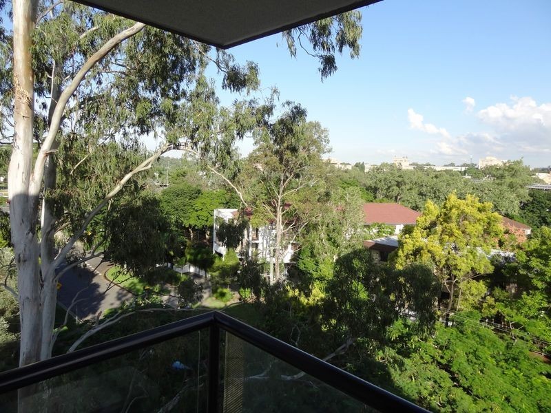 9/172 Macquarie Street, St Lucia QLD 4067