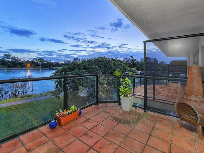 7/136 Oxlade Drive, New Farm QLD 4005