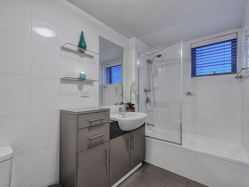 304/42 Newstead Terrace, Newstead QLD 4006