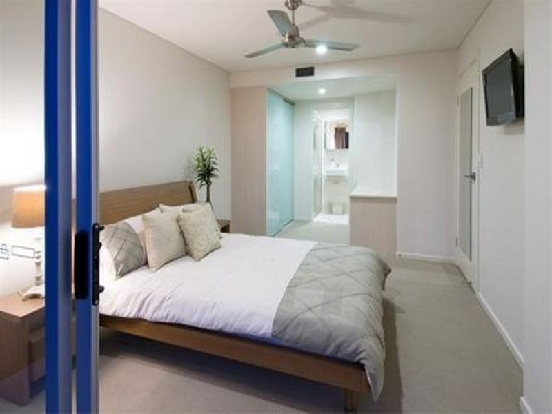 10/221 Sir Fred Schonell Drive, St Lucia QLD 4067