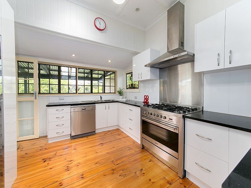 29 Livingstone Street, Yeerongpilly QLD 4105