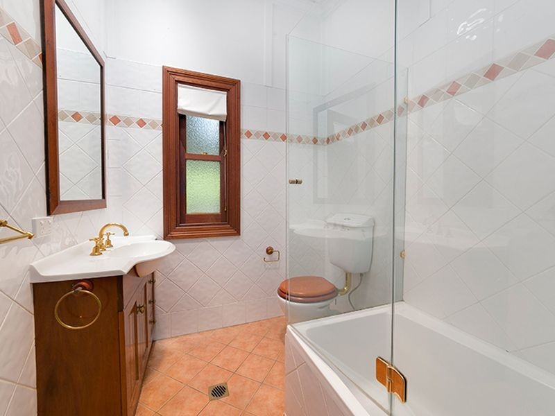 29 Livingstone Street, Yeerongpilly QLD 4105