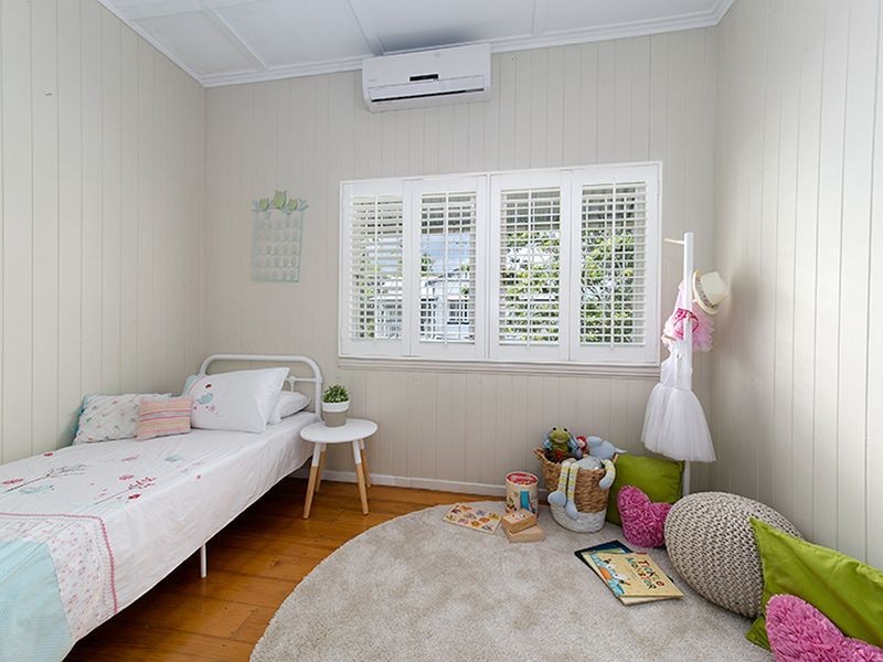 29 Livingstone Street, Yeerongpilly QLD 4105