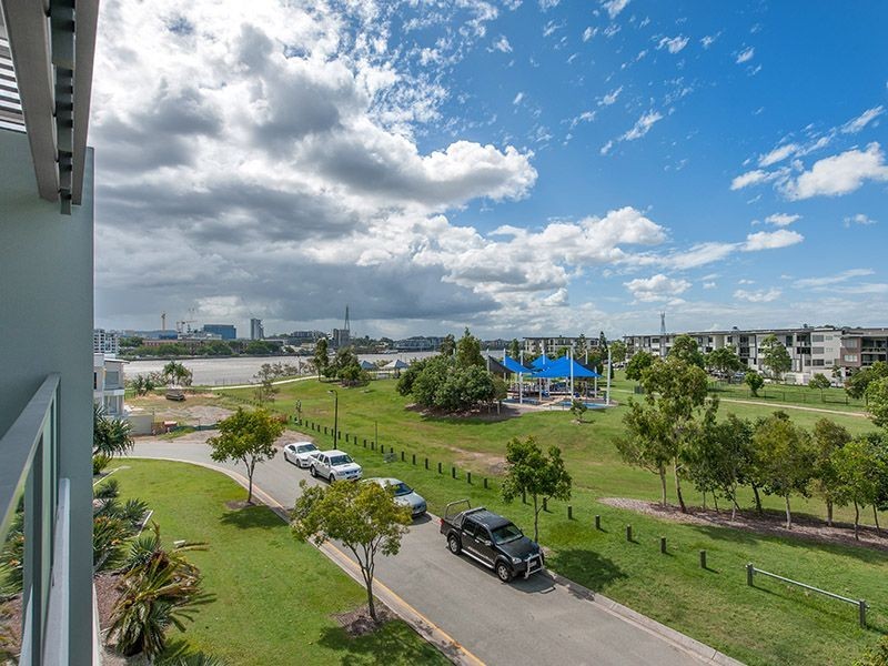 335/16 Waterline Crescent, Bulimba QLD 4171