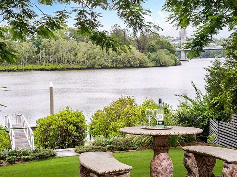 81 Brisbane Corso, Fairfield QLD 4103