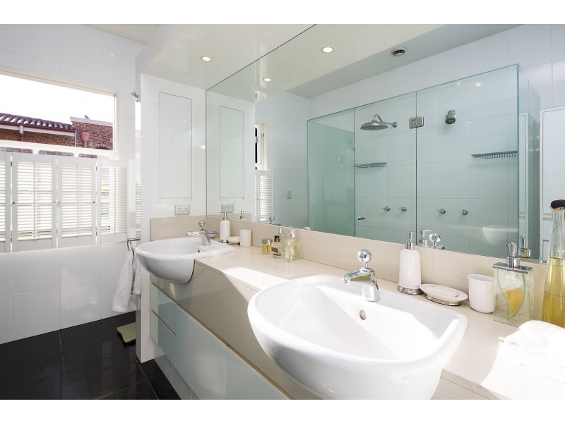 84 Markwell Street, Hamilton QLD 4007