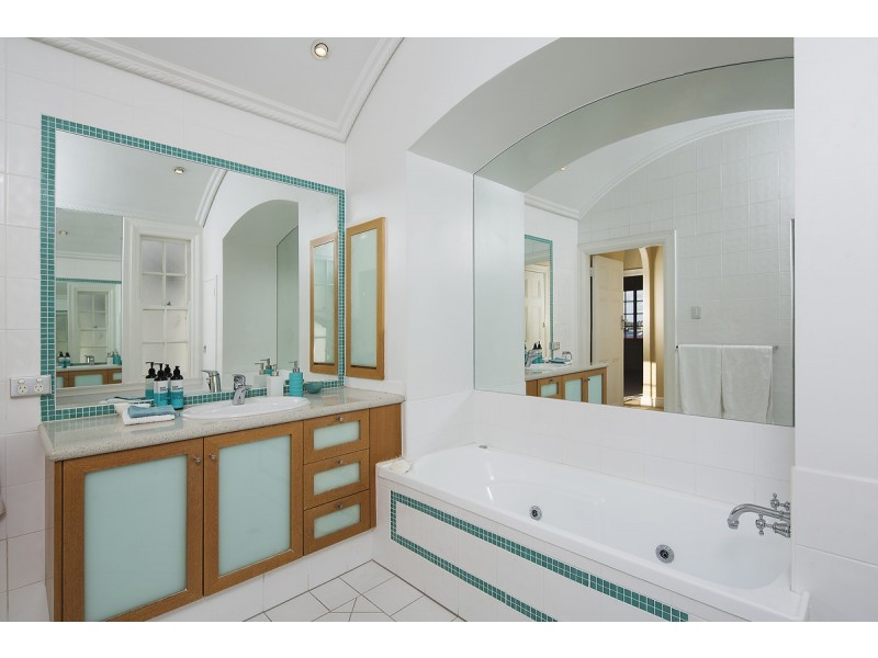 84 Markwell Street, Hamilton QLD 4007