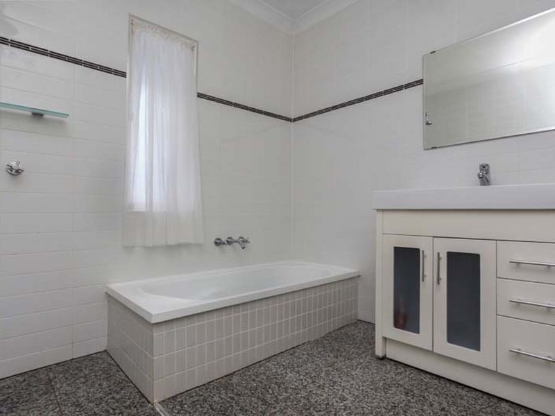 3 Rowland Street, Coorparoo QLD 4151