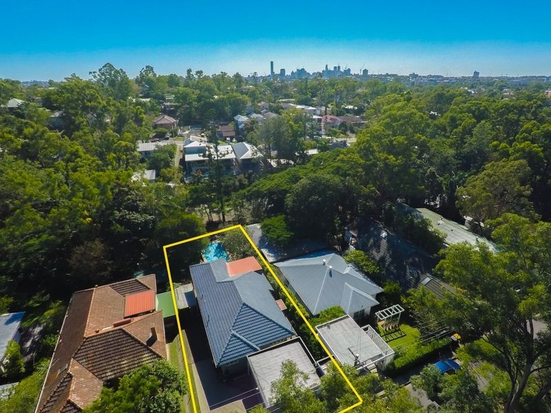 152 Highland Terrace, St Lucia QLD 4067