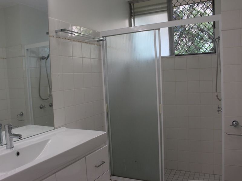 2/102 Oxlade Drive, New Farm QLD 4005