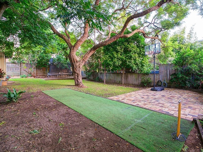 10 Stevens Street, Yeronga QLD 4104