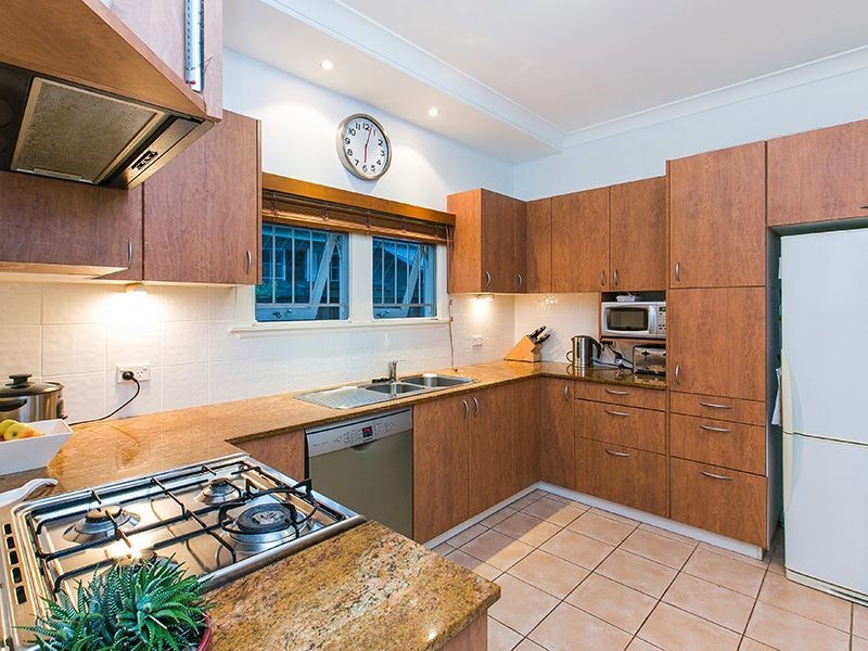 10 Stevens Street, Yeronga QLD 4104