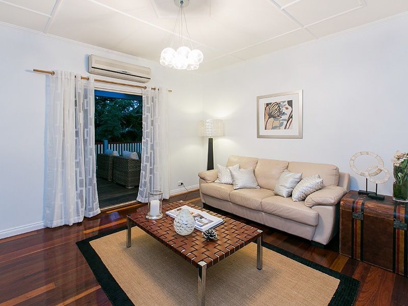 10 Stevens Street, Yeronga QLD 4104