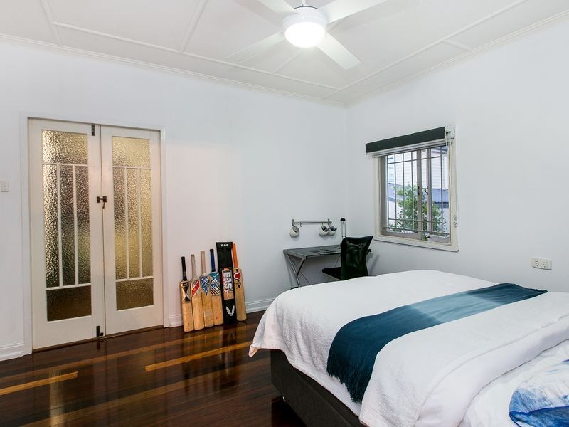 10 Stevens Street, Yeronga QLD 4104