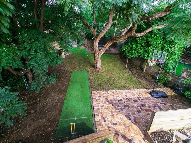 10 Stevens Street, Yeronga QLD 4104