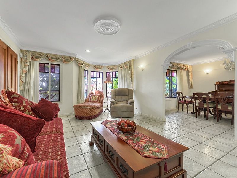 6 Castle Hill Drive, Murrumba Downs QLD 4503