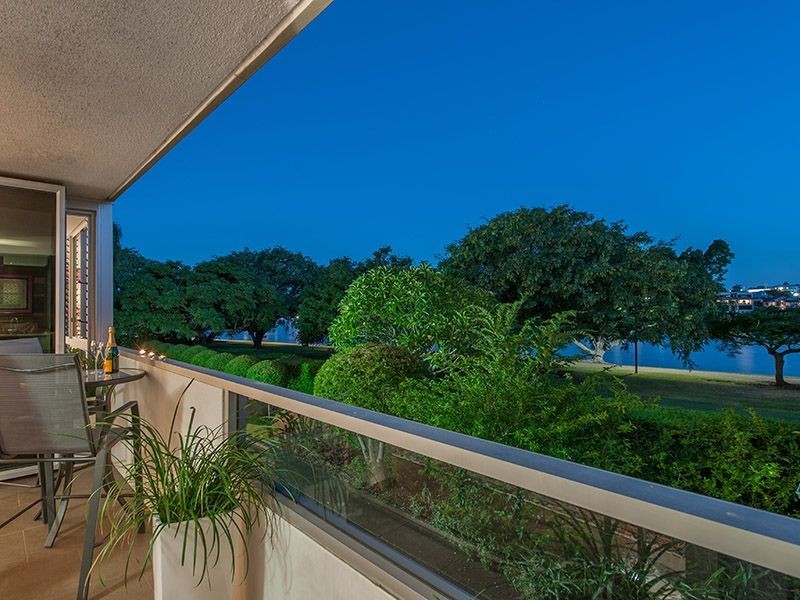 2/128 Oxlade Drive, New Farm QLD 4005