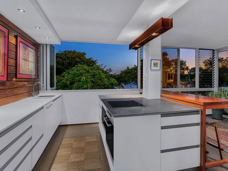 2/128 Oxlade Drive, New Farm QLD 4005